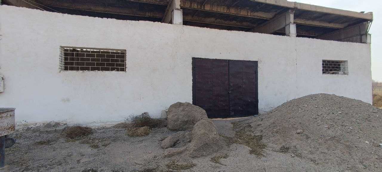 Ishlab chiqarishga mo'ljallangan kichik sanoat zonasi.