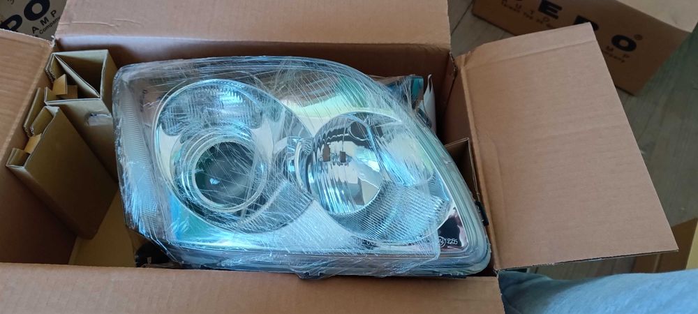 Фар Тойота Авенсис