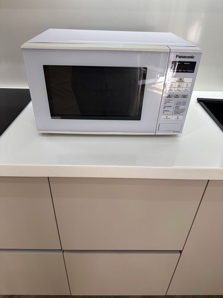 Продам микроволновую печь Panasonic