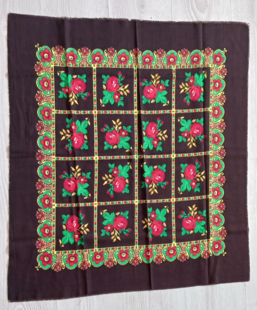 Batic/naframa traditionala cu model floral