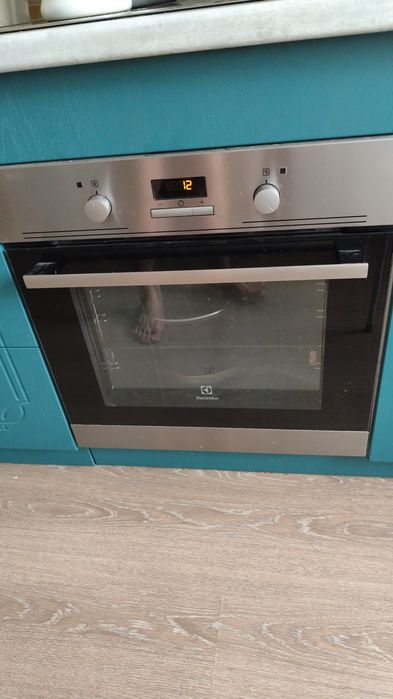Продам встроенный духовой шкаф Electrolux