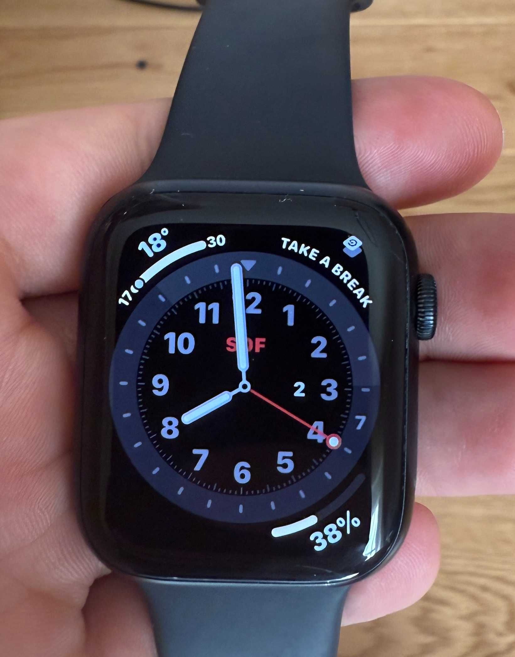 Apple Watch Series 7, 45 мм, черен