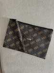 Portofel / wristlet Guess
