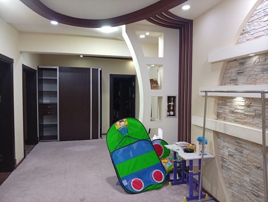 Срочно продаю большую квартиру Можно под нежилое