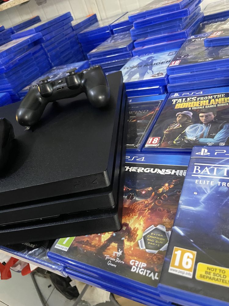 Playstation 4 pro impecabil 2 manete 3 jocuri cadou Garantie 30 zile