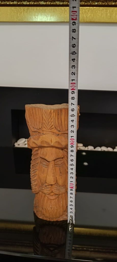 Statuetă scluptată în lemn
