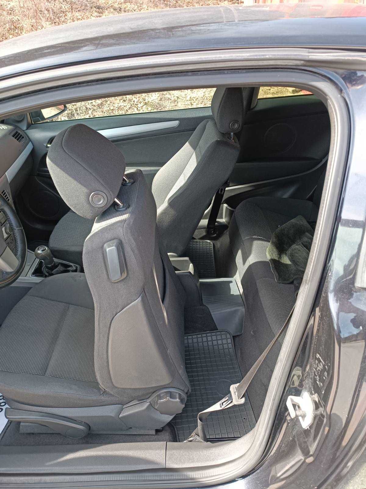 Opel Astra h GTC 1.9