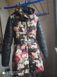Куртка зимняя для девочки 10-13 лет,с капюшоном и застёжкой,размер 40.
