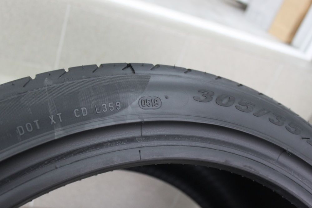 305/35-20 Pirelli P Zero