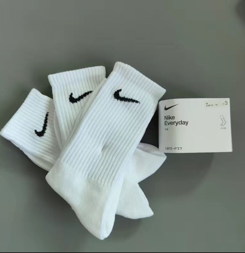 Nike Everyday белые носки
