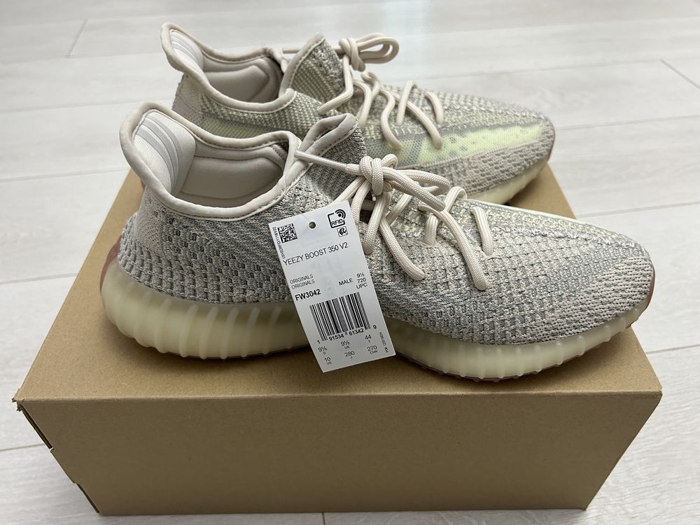 Vand adidasi YEEZY 350 V2, originali, noi la cutie