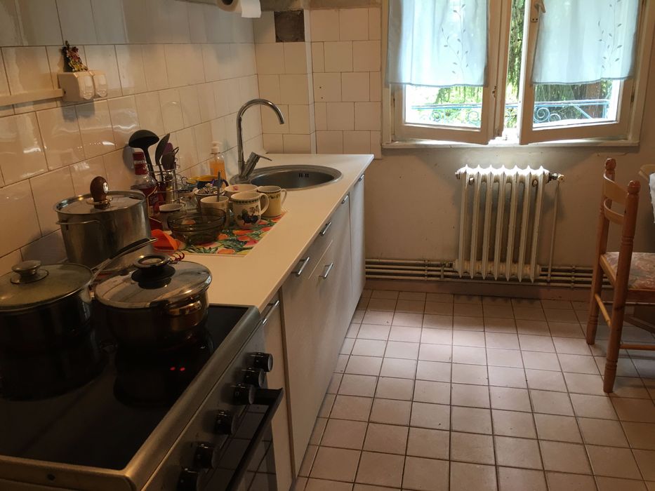 Urgent - De vanzare Bucatarie Completa si Electromenajere.