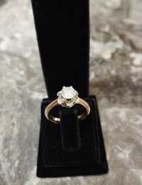 Золотое кольцо с крупным якутским бриллиантом