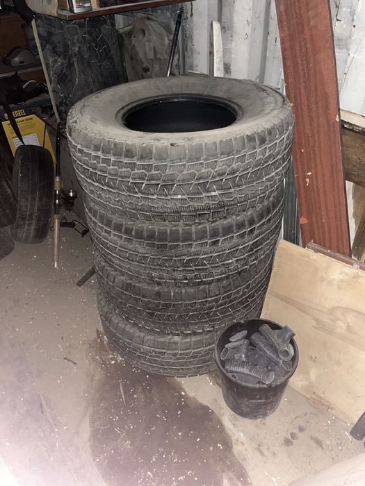 Зимняя резина, размером 265/70r15