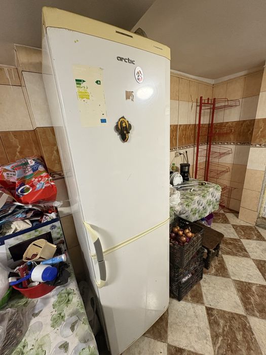 Vand frigider 2 m inaltime asigur transport contracost iasi.stare buna