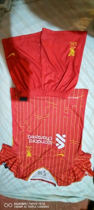 Два комплекта Liverpool детски екипи