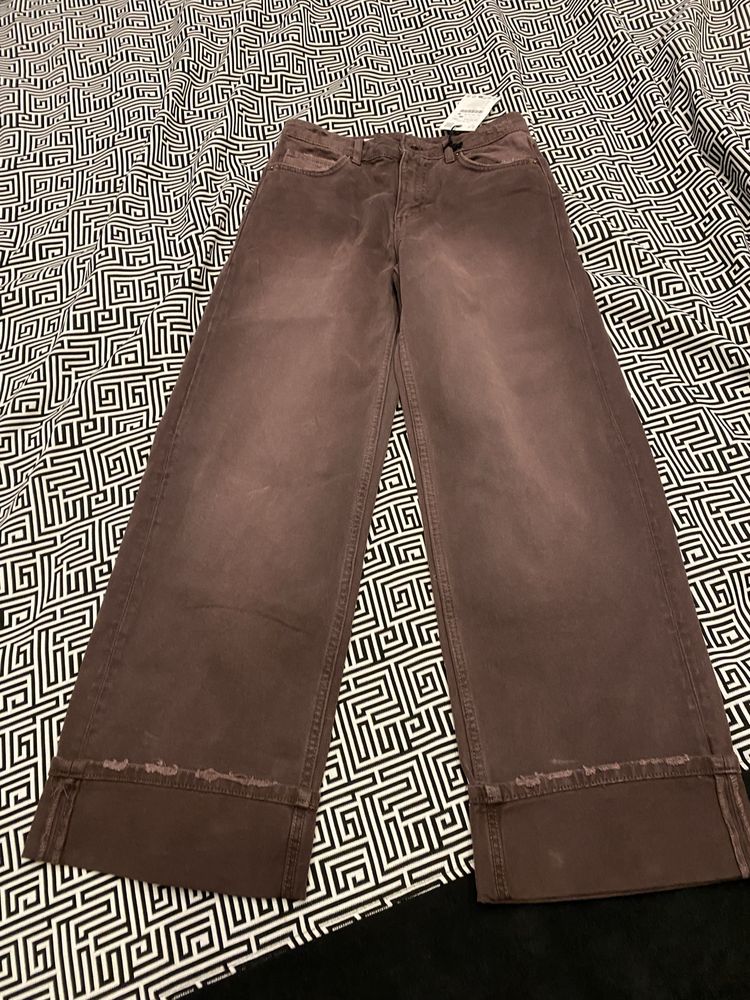 Нови Дънки на Zara с етикет
