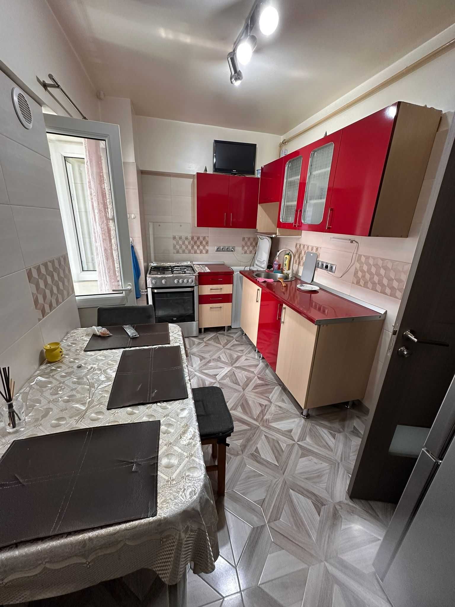 Apartament 2 camere, decomandat, Aleea Motilor, bloc cu lift