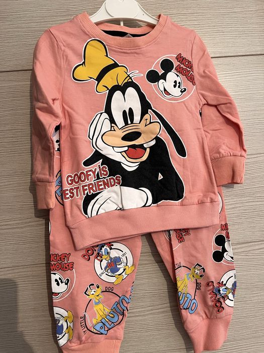 Продам костюмы детские