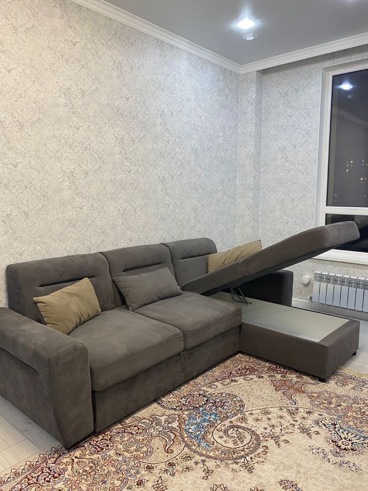 Диван в отличном состояний