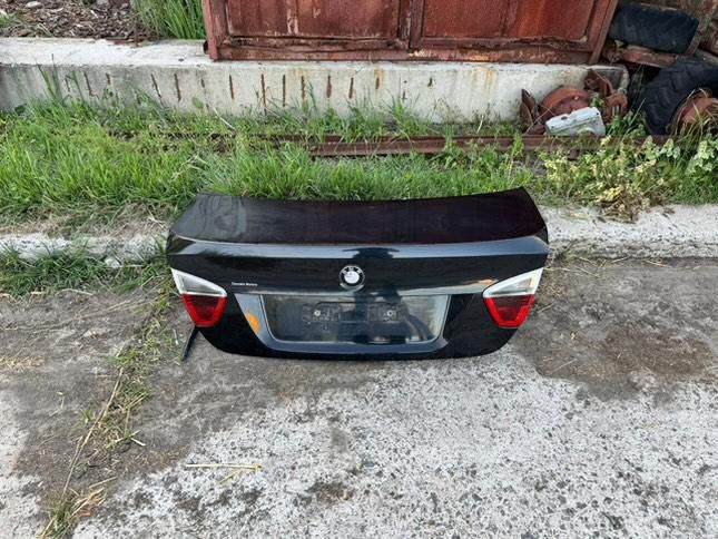 Заден капак с стопове