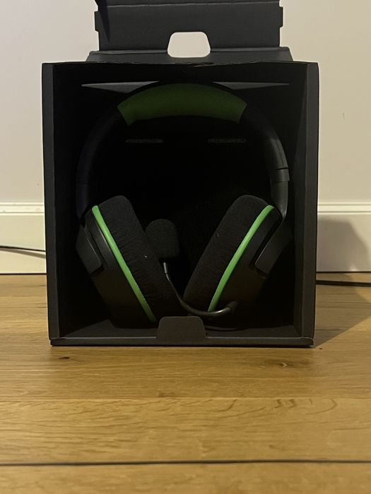 Xbox Series X 1TB + контролер, 1 игра и Слушалки