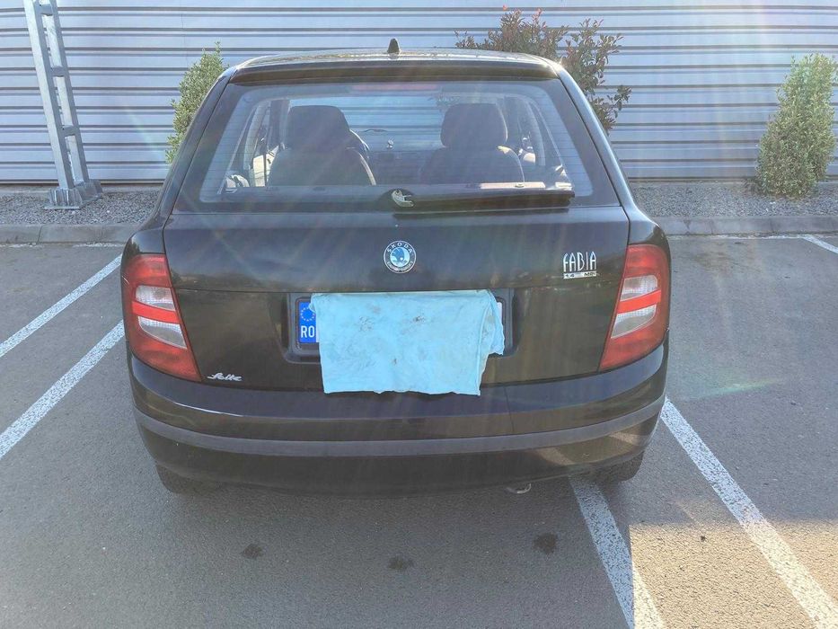 Skoda Fabia; culoare neagra
Vind Skoda Fabiamotorizare 1.4 benzina, Cu