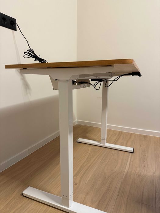 Ергономично регулируемо бюро Carmen CR- 4825 - бук-бял