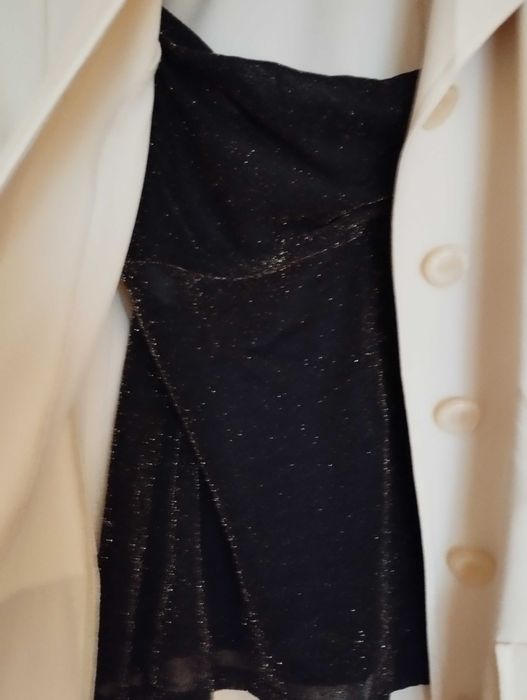 Елегантен дамски костюм 42 размер . Подарък дамски топ