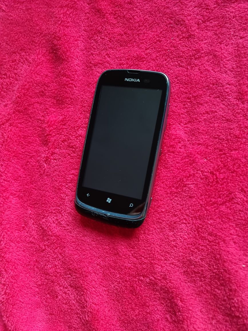 Telefon cu touchscreen Nokia 610
