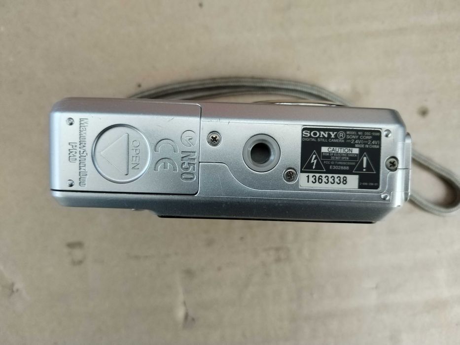 Малък фотоапарат Sony Cyber-shot DSC-S500