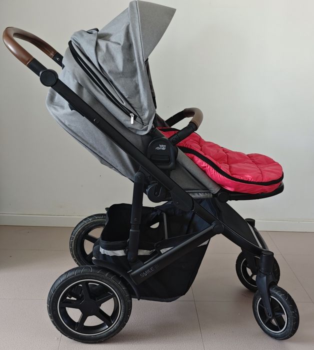 Britax Römer Smile III – set complet + accesorii – stare foarte bună