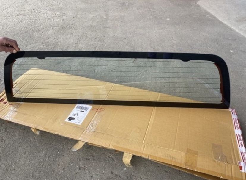 LUNETA ISUZU 135,5 x 35,5 cm