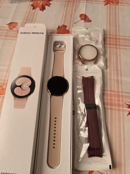 Смарт Часовник Samsung Galaxy Watch 4 /Rose Gold/