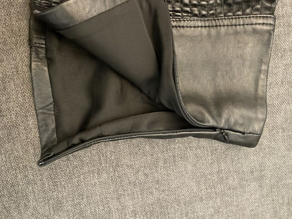 Кожен широк колан като корсет