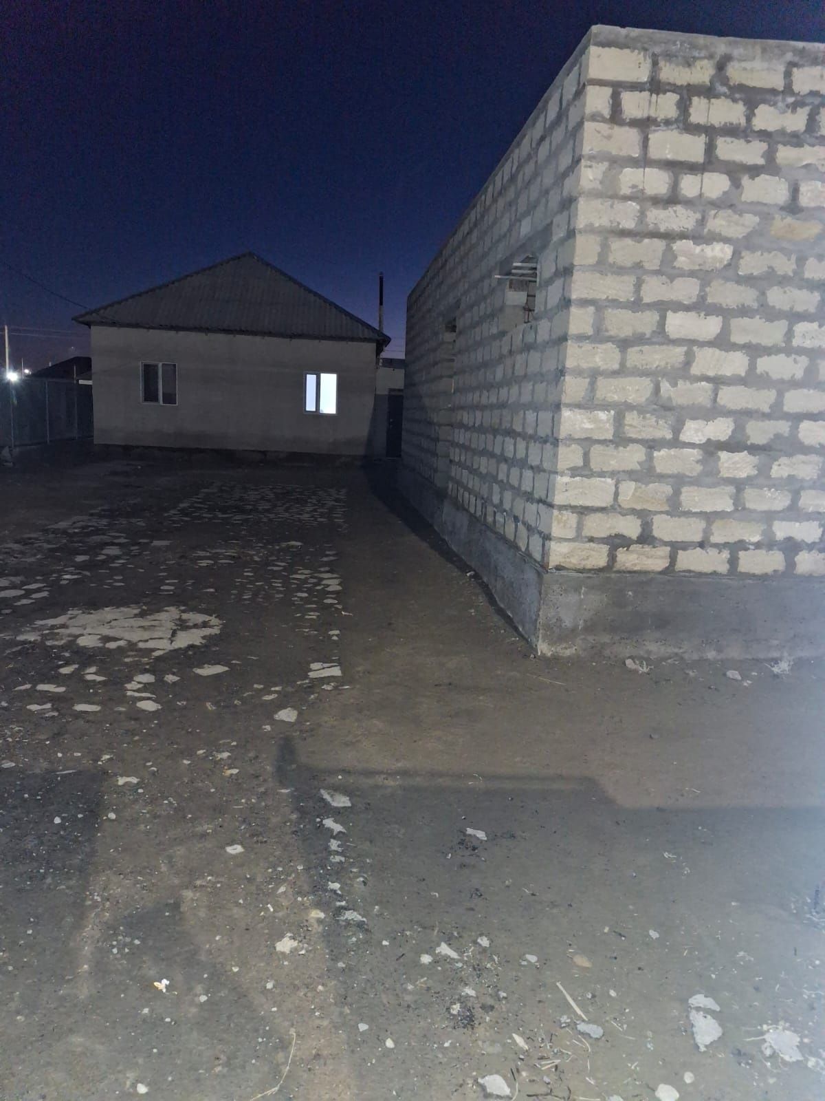 Продаю срочно дом таскала3,вдоль дороги,асфальт улица освещенная,в
