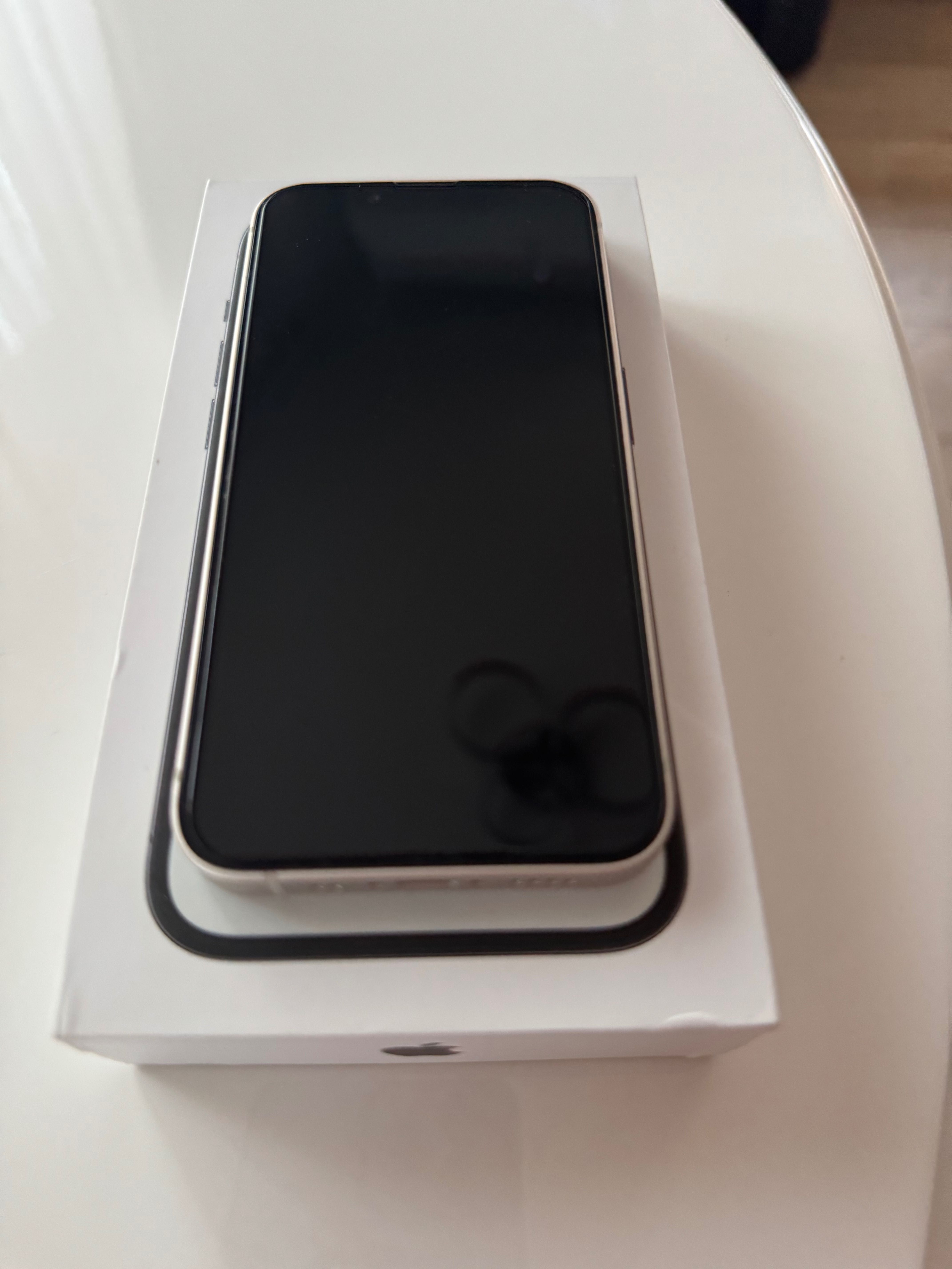 iPhone 13 mini бял