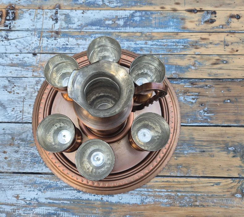 Стар Сервиз за Вино ръчно изработен от Мед не е ползван