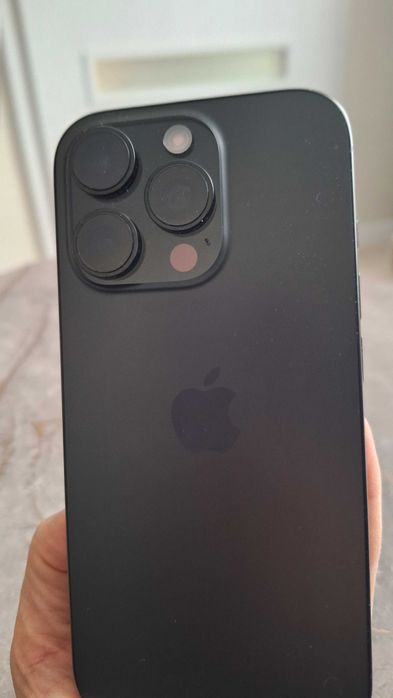 Телефон iPhone 16 Pro