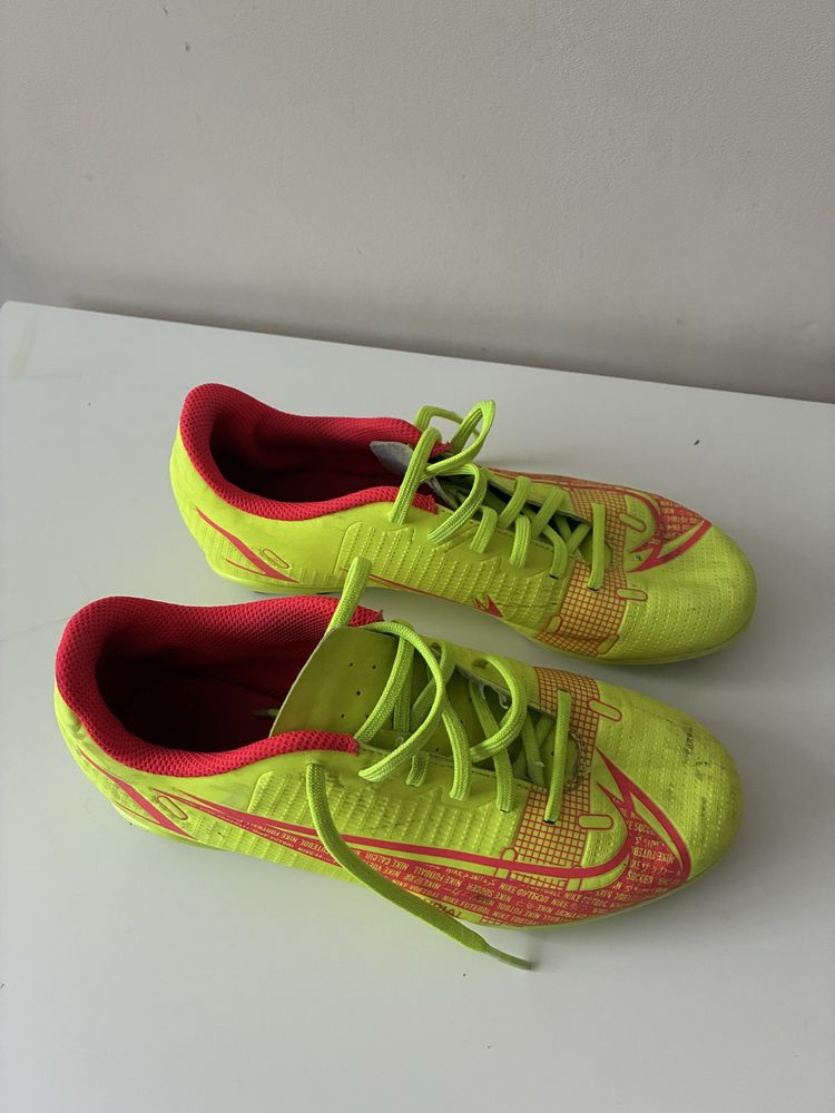 Vand ghete fotbal Nike