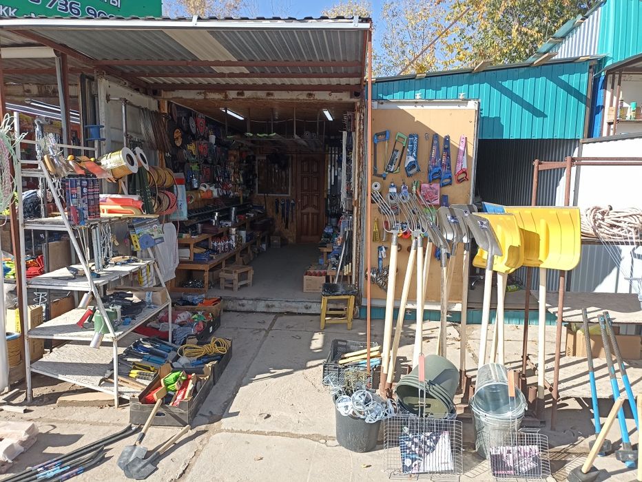 Контейнер с местом 20 тонн рядом склад на рынке Алтын срочно торг есть