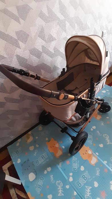 Детская коляска! Почти новая!