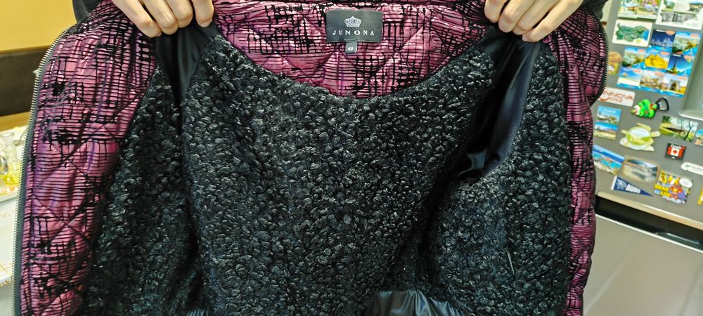 Зимно яке с естествен косъм по качулката.