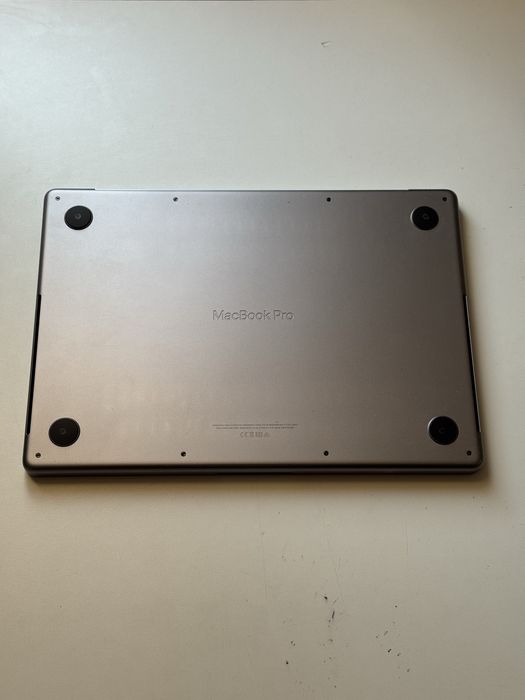 Macbook Pro 14” | M1 MAX | 64GB | 2TB