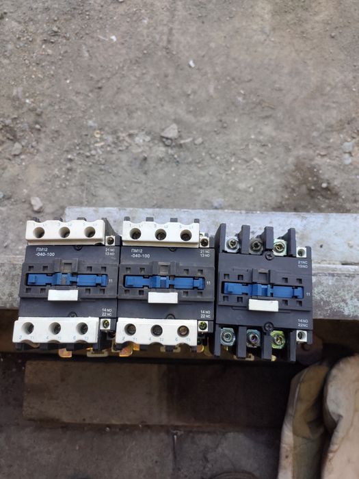 Продам три пускателя ПМ.380v.40A.