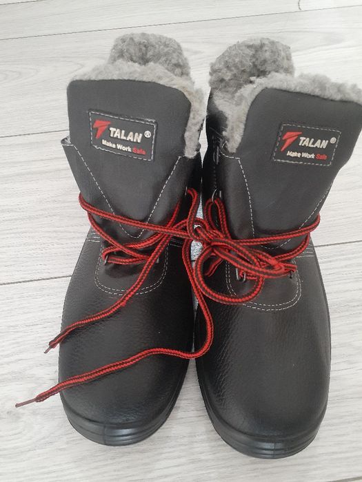 Продаются  зимние ботинки.