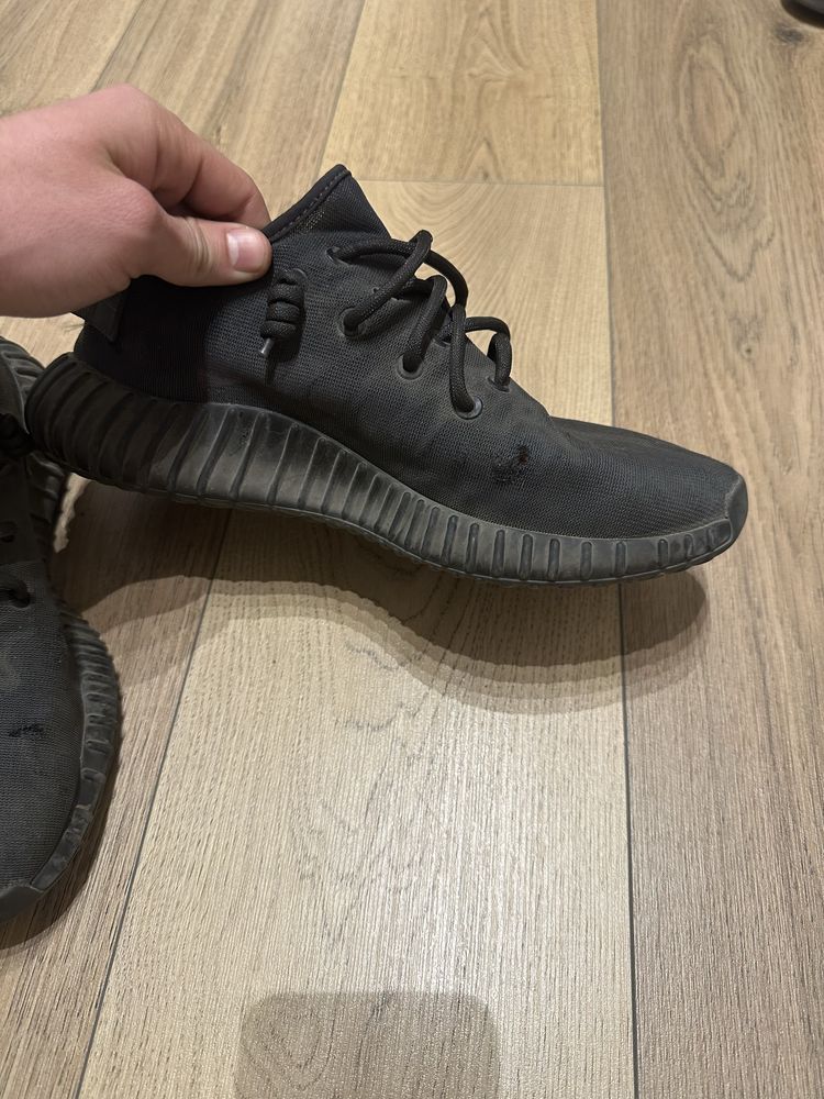 Yeezy 350 Onyx 43 1/3