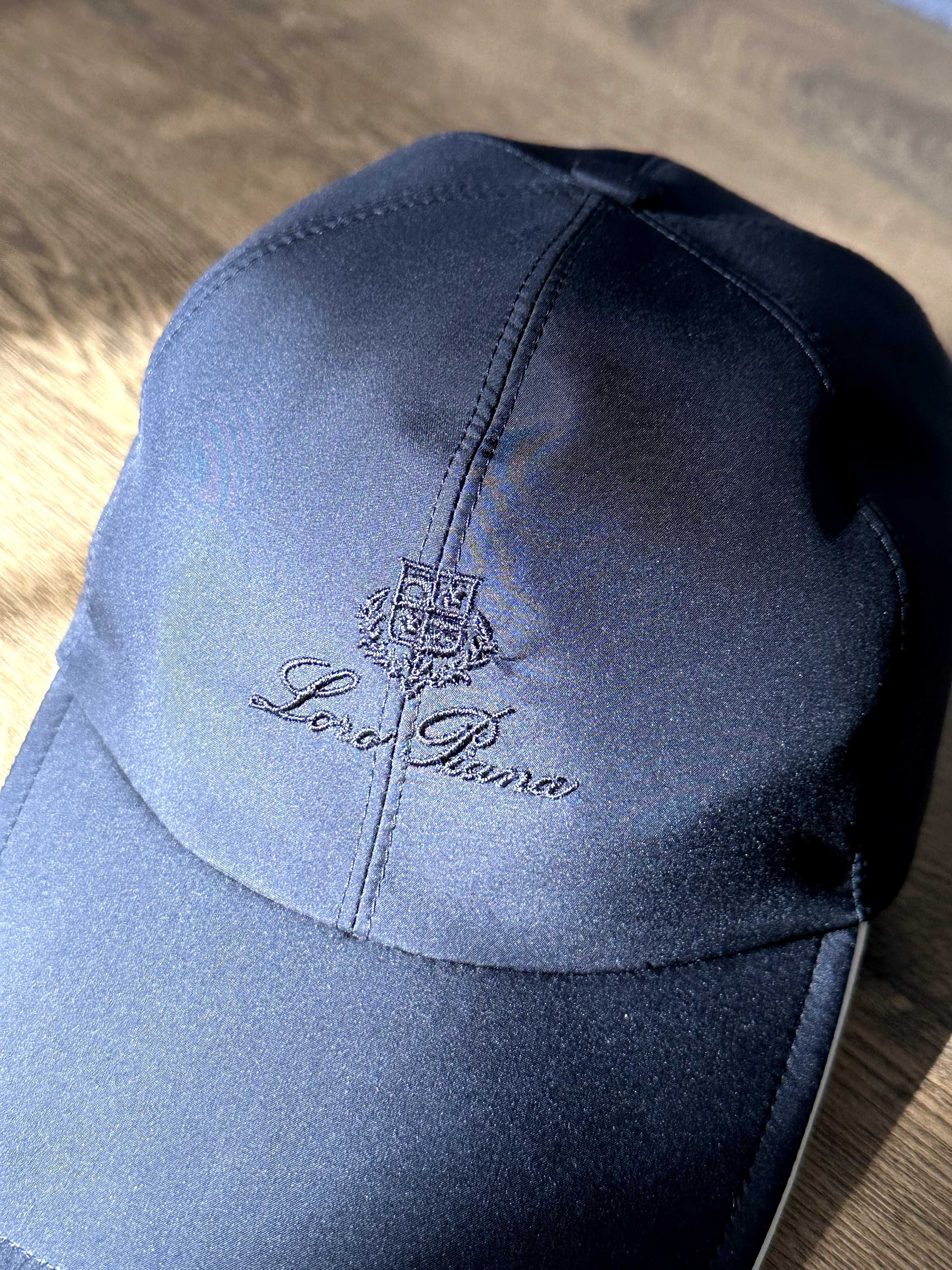 Продавам оригинална шапка Loro Piana