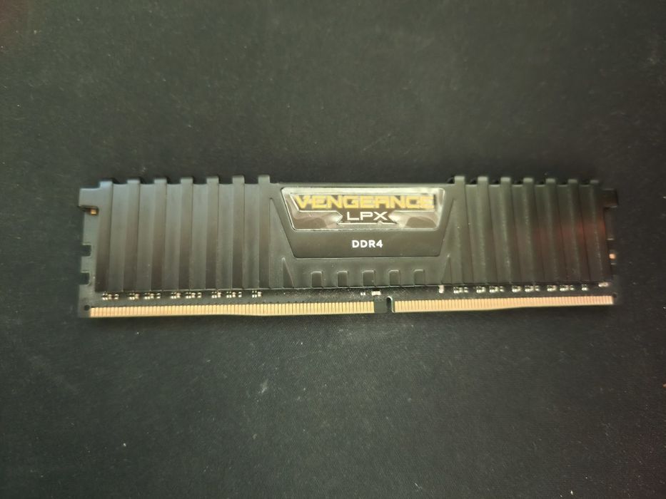DDR 4 Corsair Vengeance LPX 8Gb CL15 3000Mhz