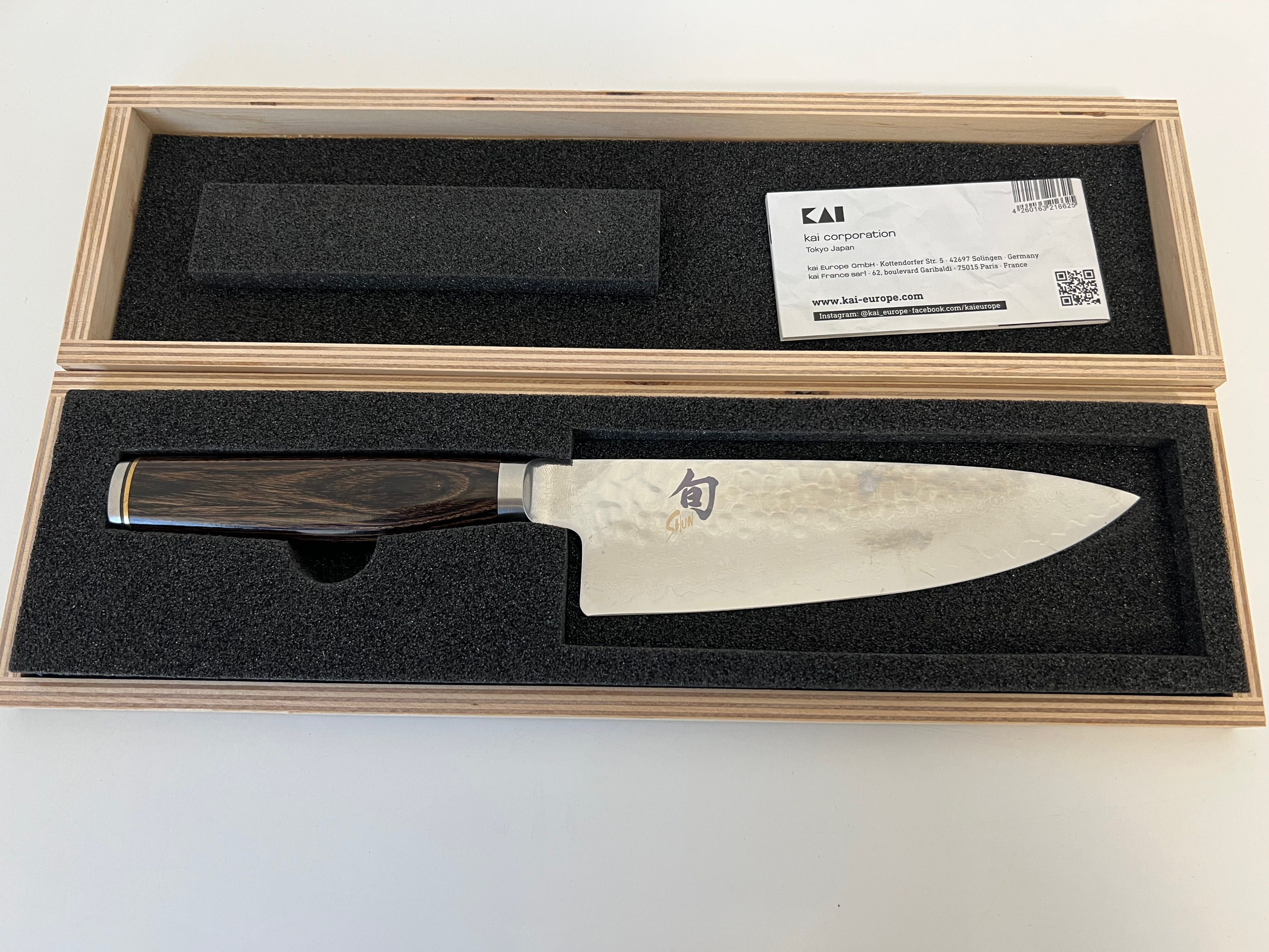 Cutitul bucatarului Kai Shun Premier Tim Malzer Series TDM 1723